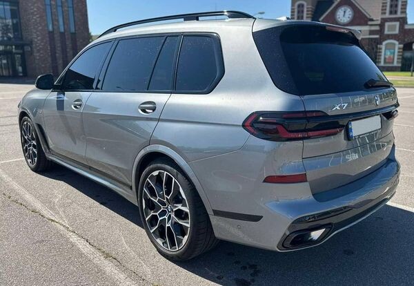 265 Оренда BMW X7 40D 2024 сірий на весілля 