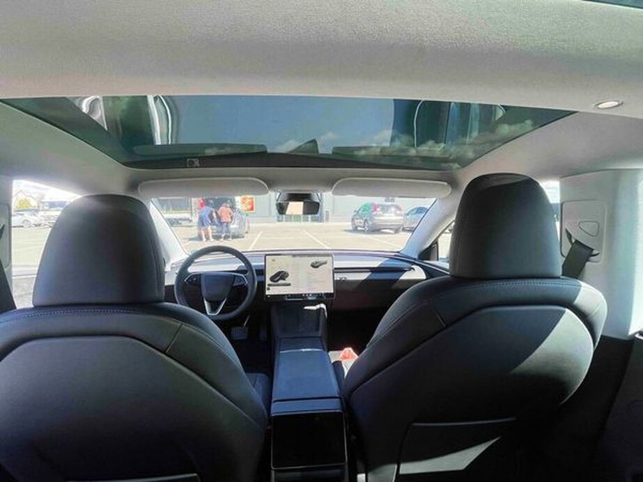 305 Авто на весілля Tesla Model 3 cіра з водієм  