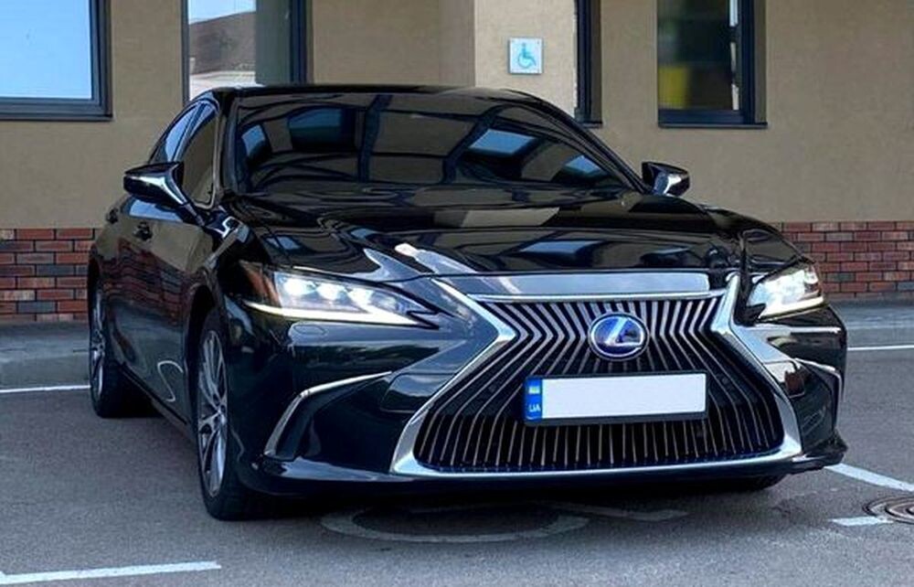 429 Авто на весілля Lexus ES 300h оренда з водієм 