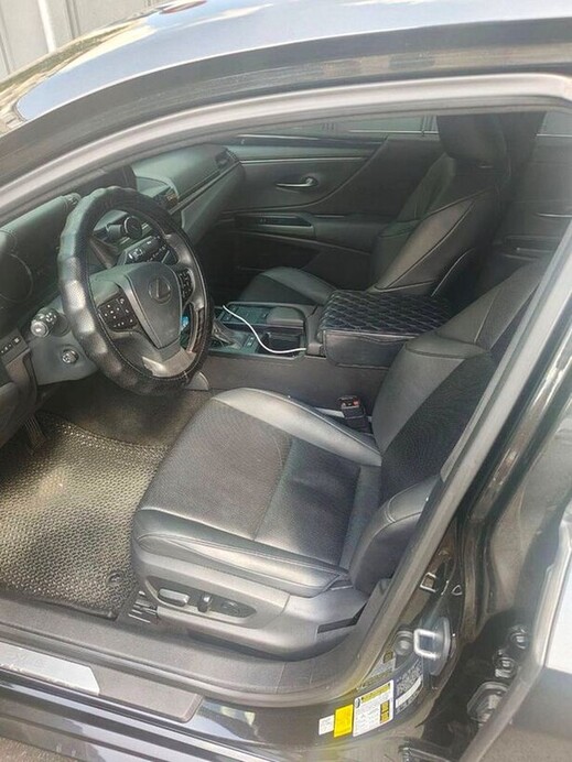 429 Авто на весілля Lexus ES 300h оренда з водієм 