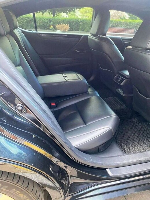 429 Авто на весілля Lexus ES 300h оренда з водієм 