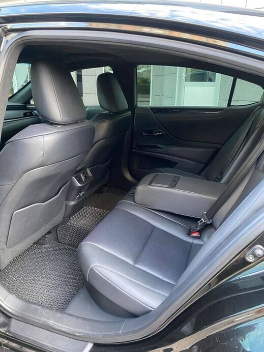 429 Авто на весілля Lexus ES 300h оренда з водієм 