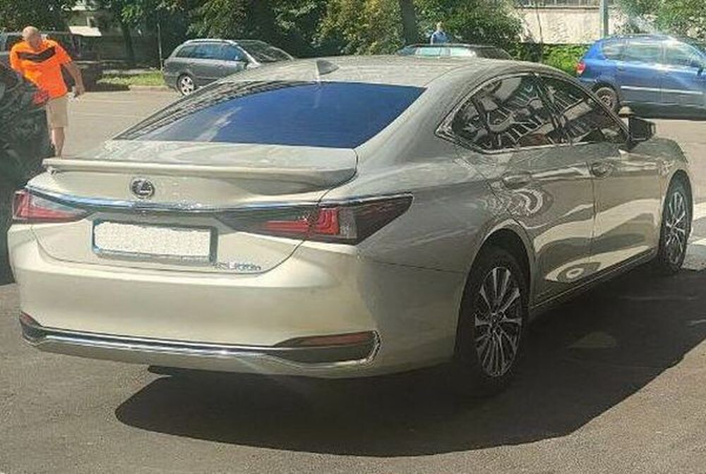 430 Авто на весілля Lexus ES 300h золотий  