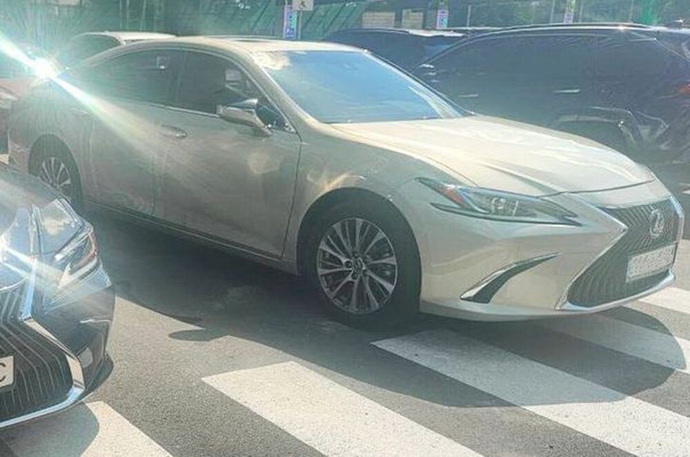 430 Авто на весілля Lexus ES 300h золотий  