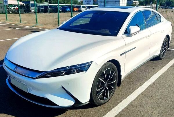 431 BYD HAN оренда авто на весілля 