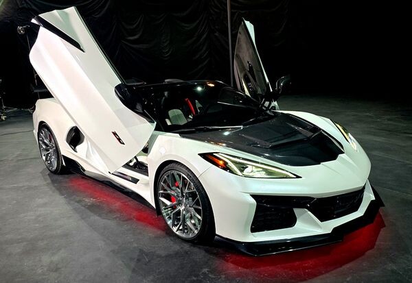 366Кабріолет на весілля Chevrolet Corvette білий 