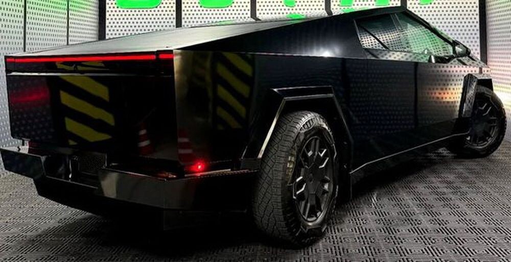 351 Tesla Cybertruck чорний прокат  