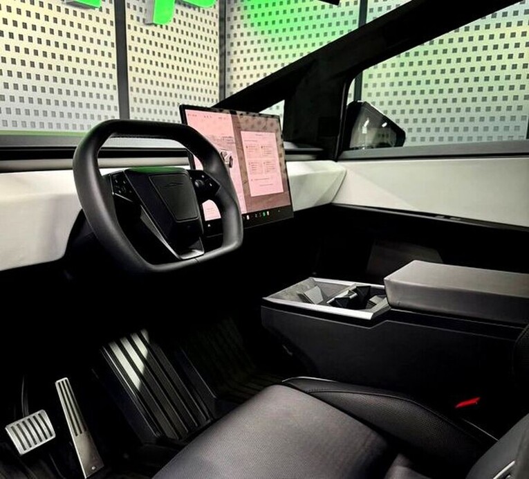 351 Tesla Cybertruck чорний прокат  