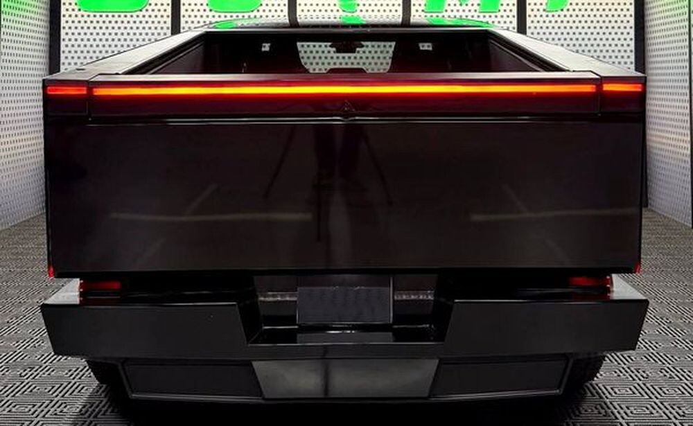 351 Tesla Cybertruck чорний прокат  
