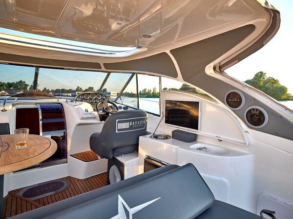 Прокат оренда катера яхти Bavaria 37 Sport HT VIP  