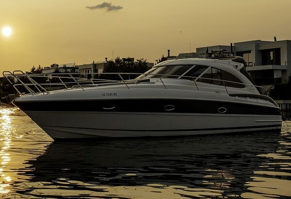Прокат оренда катера яхти Bavaria 37 Sport HT VIP  