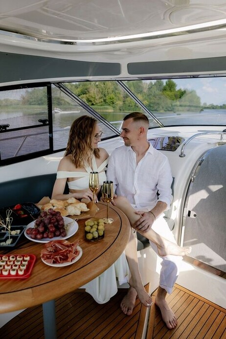 Прокат оренда катера яхти Bavaria 37 Sport HT VIP  