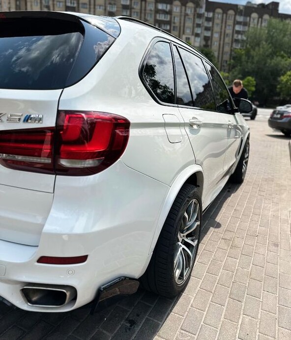 059 Джип на весілля BMW X5 білий з водієм 