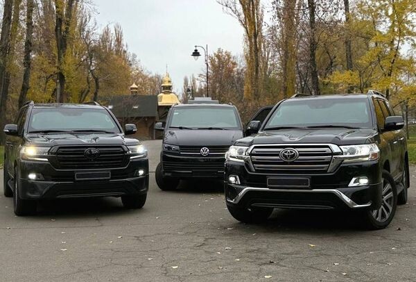 143 Оренда броньованої Toyota Land Cruiser 200 
