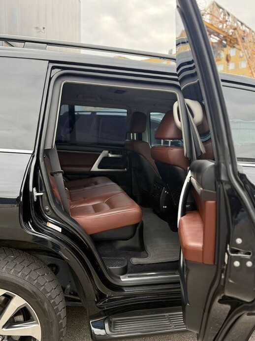 143 Оренда броньованої Toyota Land Cruiser 200 