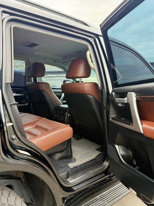 143 Оренда броньованої Toyota Land Cruiser 200 
