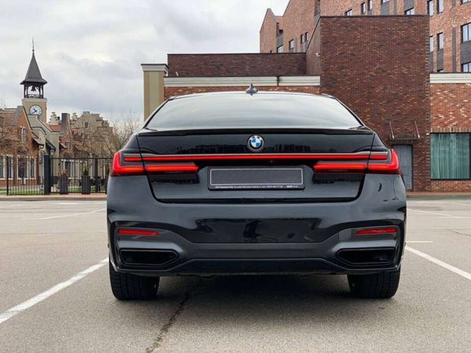 226 Прокат BMW 750 LI без водія або з водієм 