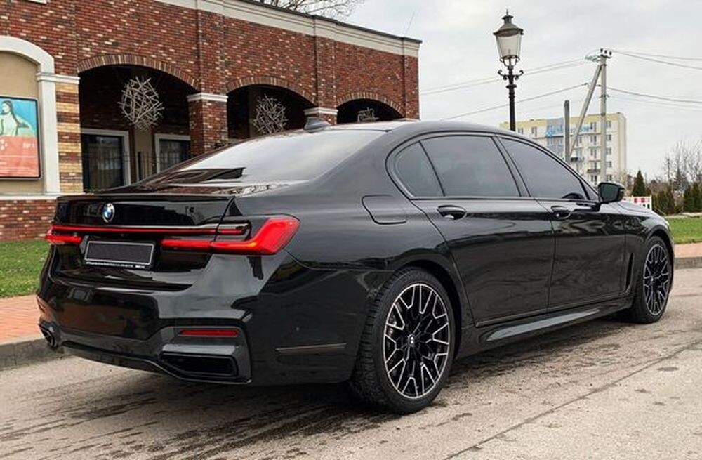 226 Прокат BMW 750 LI без водія або з водієм 