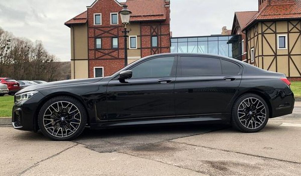 226 Прокат BMW 750 LI без водія або з водієм 