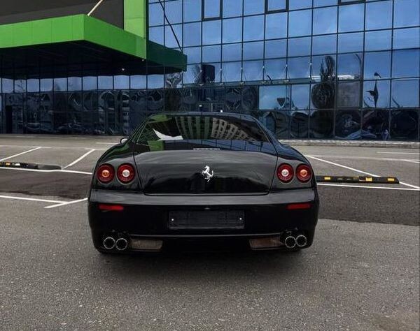 281 Ferrari 612 чорна для фотосесії зйомки 