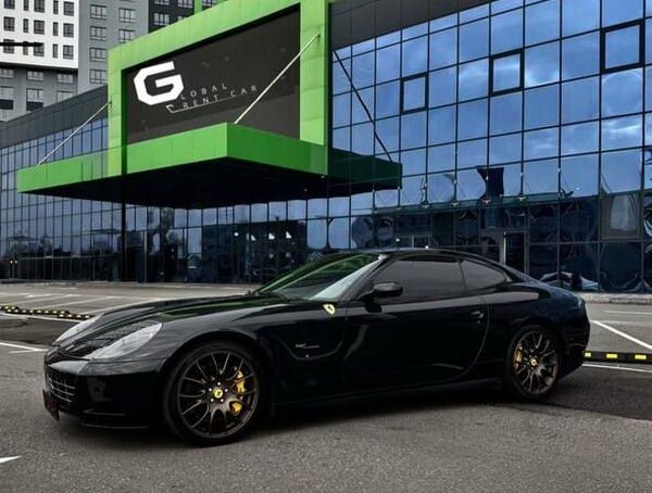 281 Ferrari 612 чорна для фотосесії зйомки 