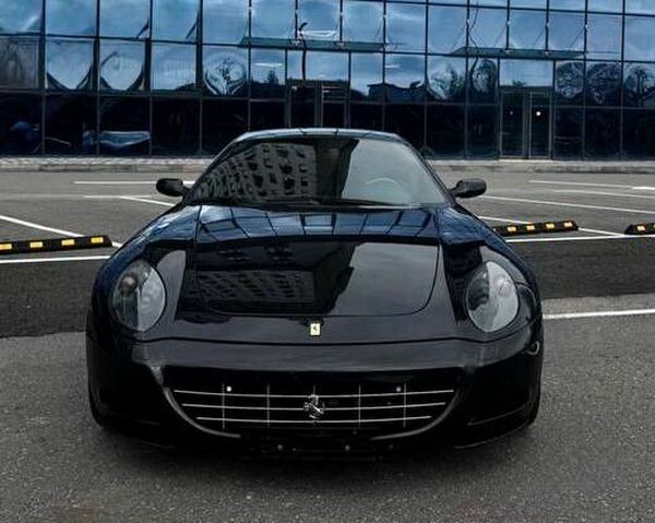 281 Ferrari 612 чорна для фотосесії зйомки 