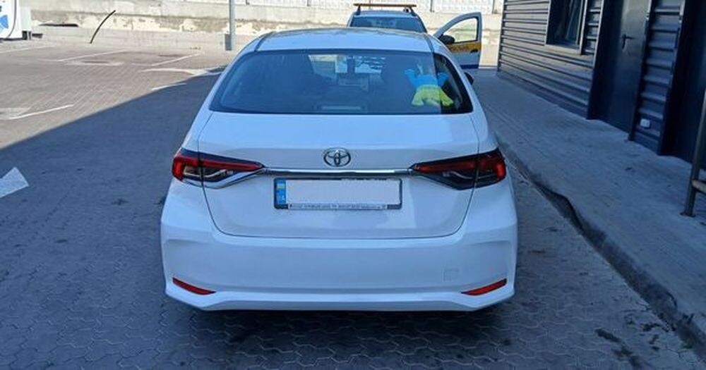 349 Toyota Corolla біла авто на весілля 