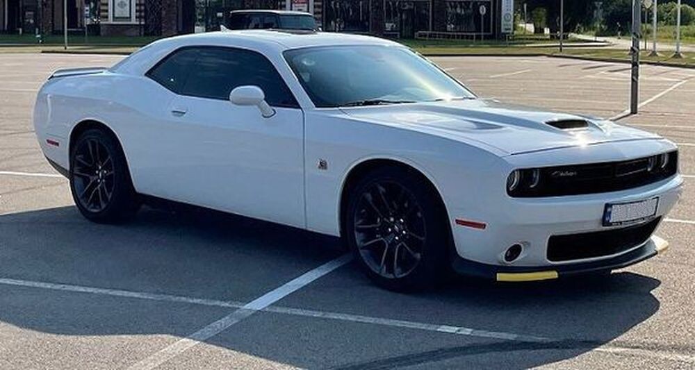 440 Прокат Dodge Challenger білий 6.4  