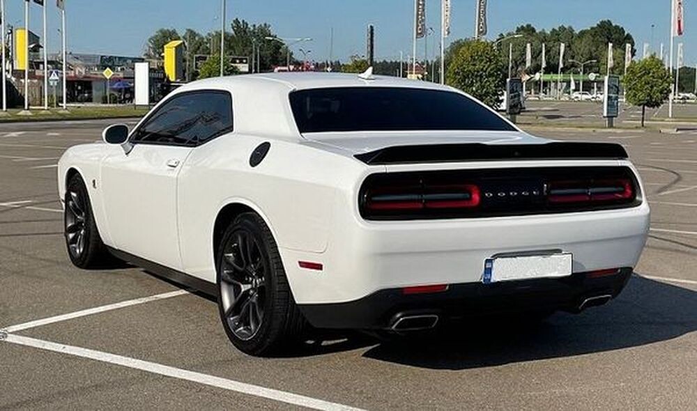 440 Прокат Dodge Challenger білий 6.4  