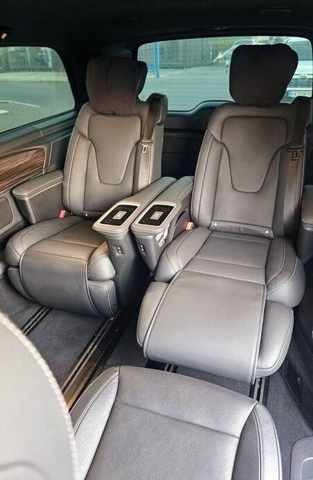 444 Оренда Mercedes-Benz V-Class з водієм  