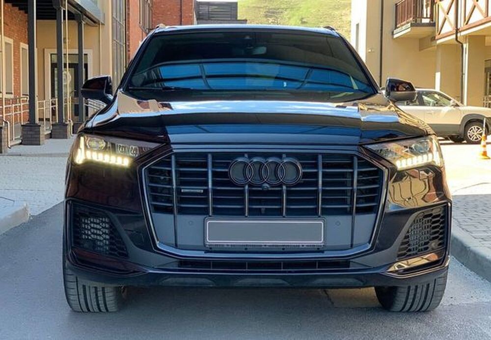 439 Оренда Audi Q7 R-Line у Києві  