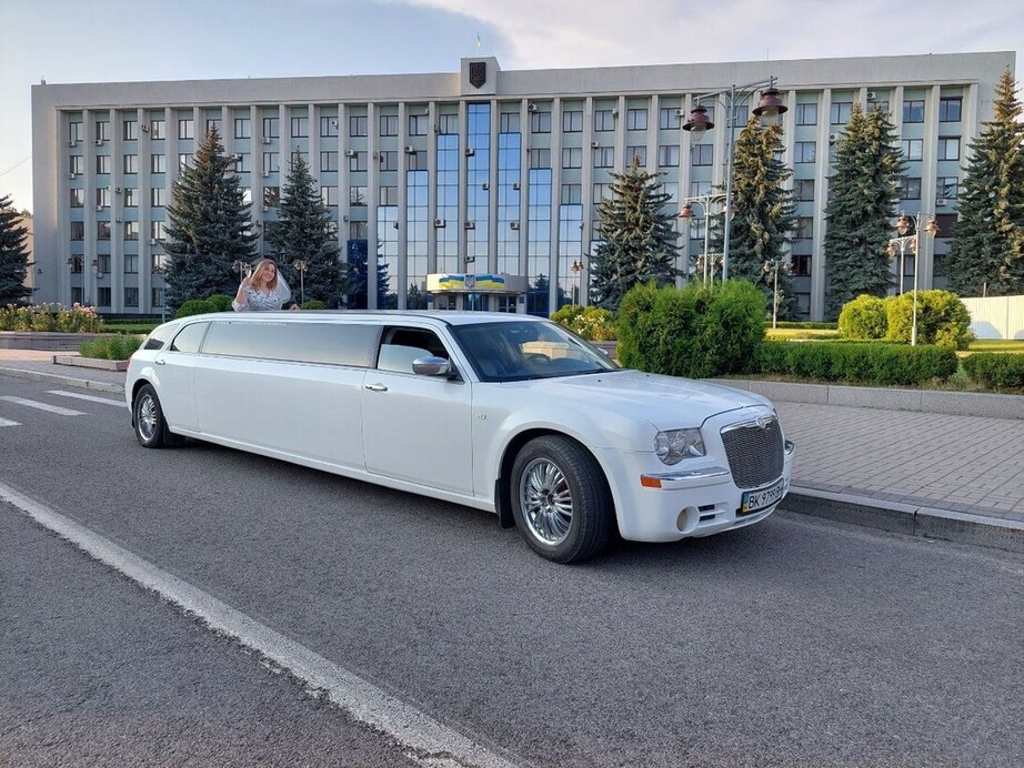 Лімузин Крайслер С300 