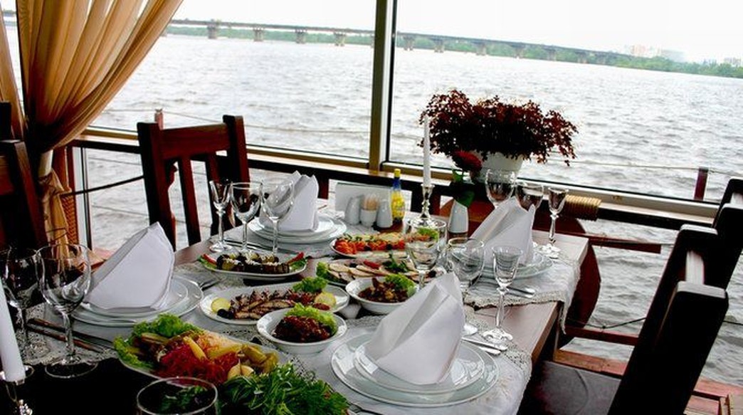Ресторан для свадьбы на воде «Замок Выдубичи»